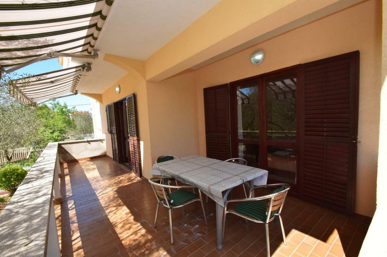Apartments Ivan Starigrad Paklenica Bagian luar foto