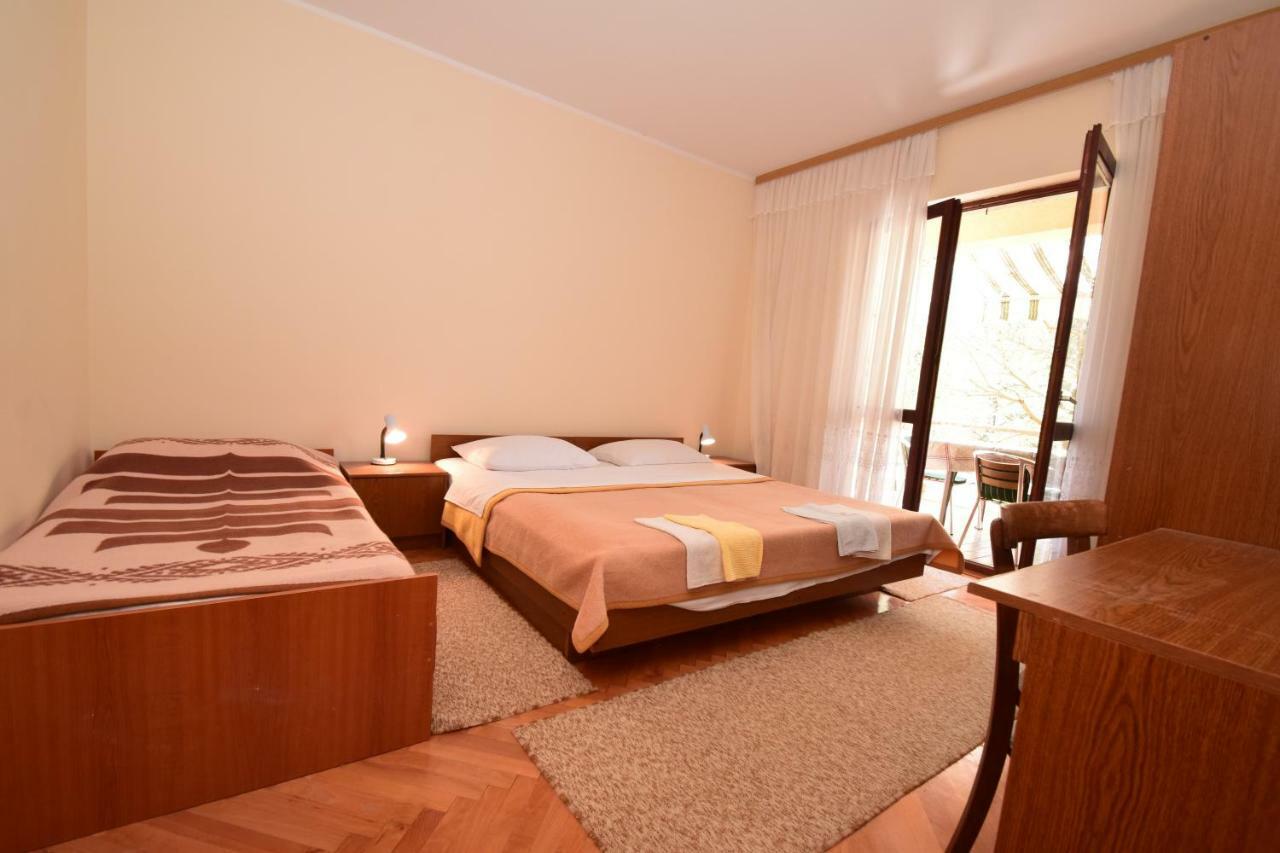Apartments Ivan Starigrad Paklenica Bagian luar foto