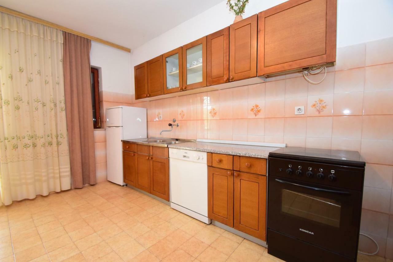 Apartments Ivan Starigrad Paklenica Bagian luar foto