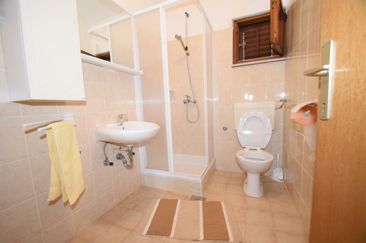 Apartments Ivan Starigrad Paklenica Bagian luar foto
