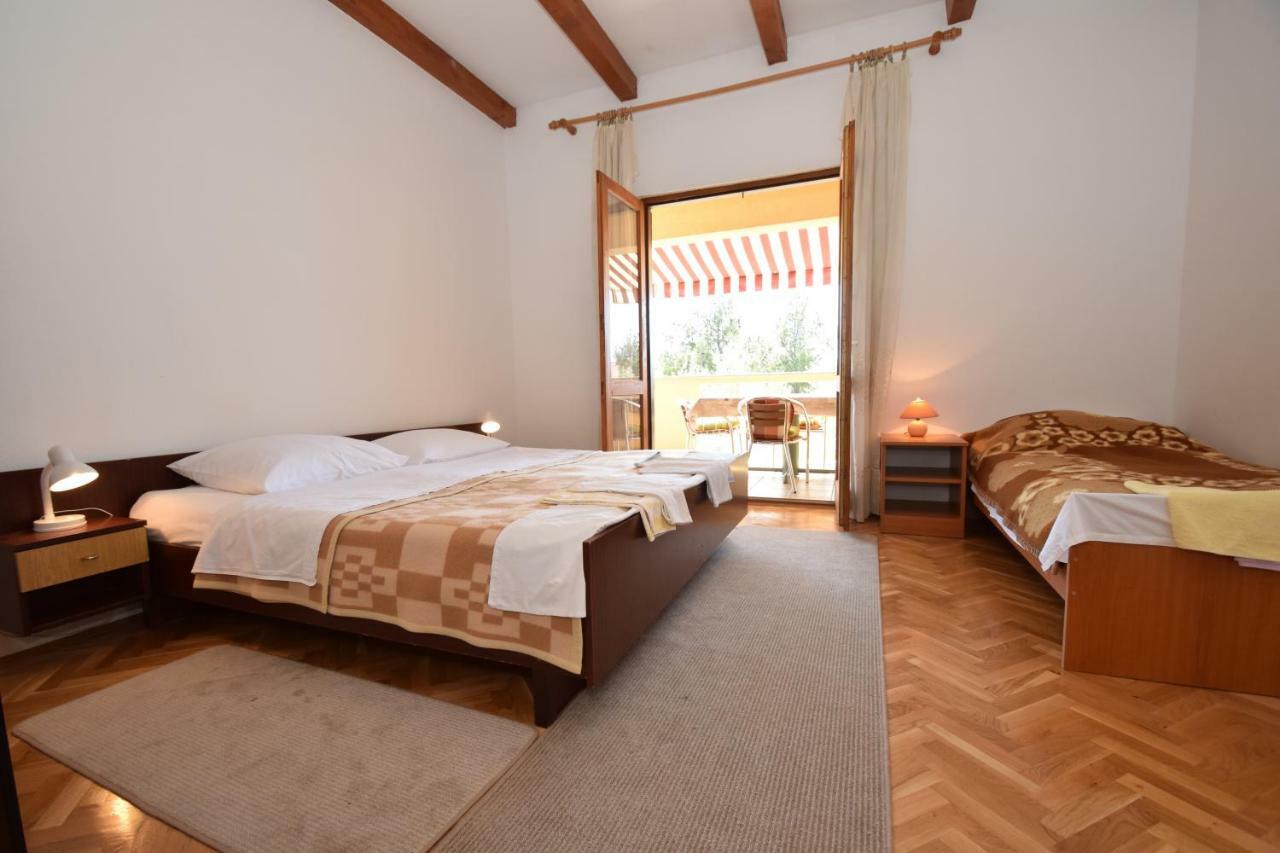 Apartments Ivan Starigrad Paklenica Bagian luar foto