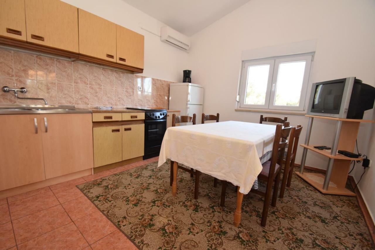 Apartments Ivan Starigrad Paklenica Bagian luar foto
